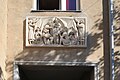 Relief von Wander Bertoni am Gemeindebau