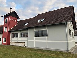 Feuerwehrhaus Schölbing hinten.jpg