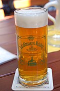 Ein Glas „Weinberger Helles“