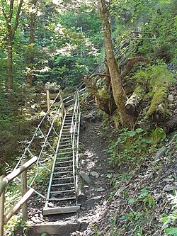 Wiegenweg beim Wasserfall, es besteht im Frödischtal immer Steinschlaggefahr