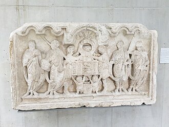 Römerzeitliches Museum Bad Waltersdorf Sella Curulis Relief.jpg